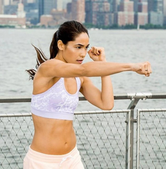 7 εύκολες ασκήσεις για όμορφα γραμμωμένα χέρια, βήμα-βήμα