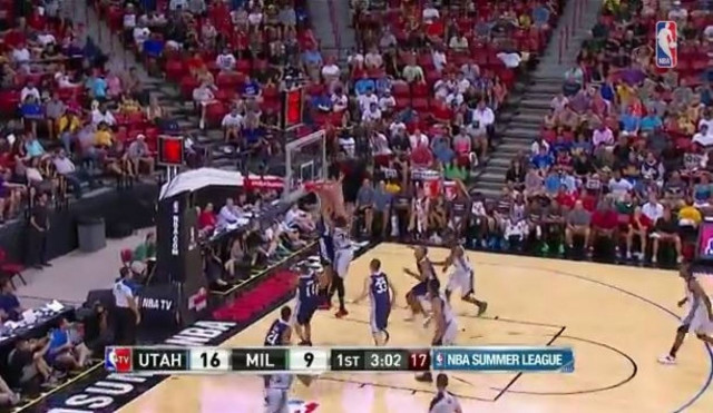 Τους άφησε άφωνους ο Γιάννης: Δείτε το μαγικό κάρφωμα του Αντετοκούνμπο (vid)