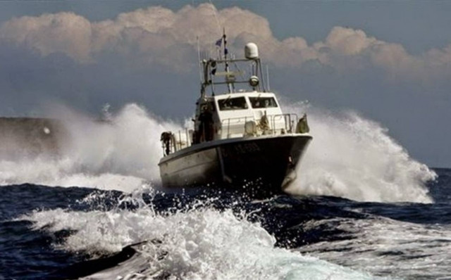 Φαρμακονήσι: Παράνομοι μετανάστες είδαν το Λιμενικό και έσκισαν τη βάρκα τους