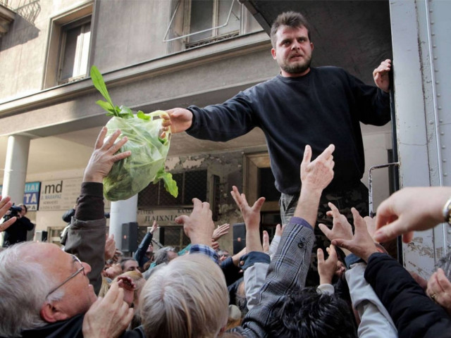 Προνοιακά επιδόματα: Τέλος με εντολή της τρόικα