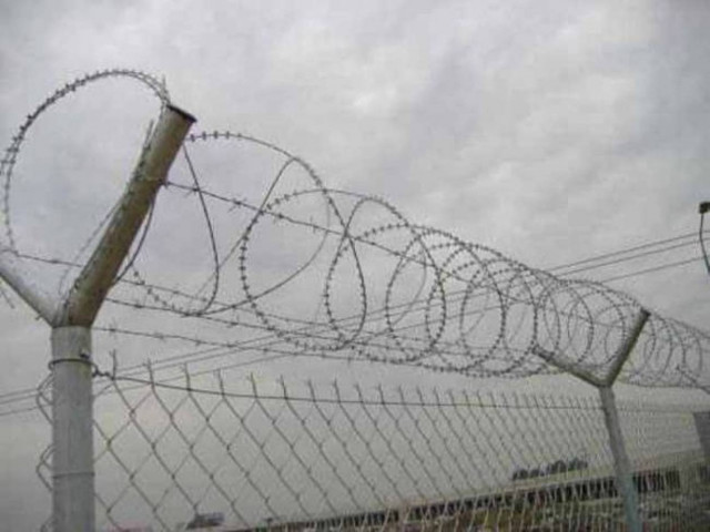 Στο Καπιτώλιο έκοψαν το «συρματόπλεγμα της ντροπής». Στην Κύπρο πότε;