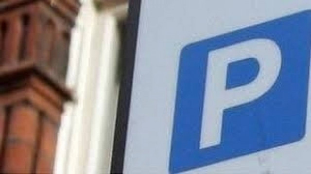 Ζευγάρια κάνουν σεξ σε πάρκινγκ! (pic)