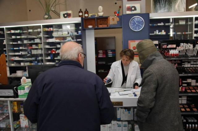 Νέες μειώσεις στις τιμές των φαρμάκων με εκτόξευση της συμμετοχής