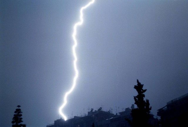 Φωτιά από κεραυνό στη Χρυσομηλιά Καλαμπάκας