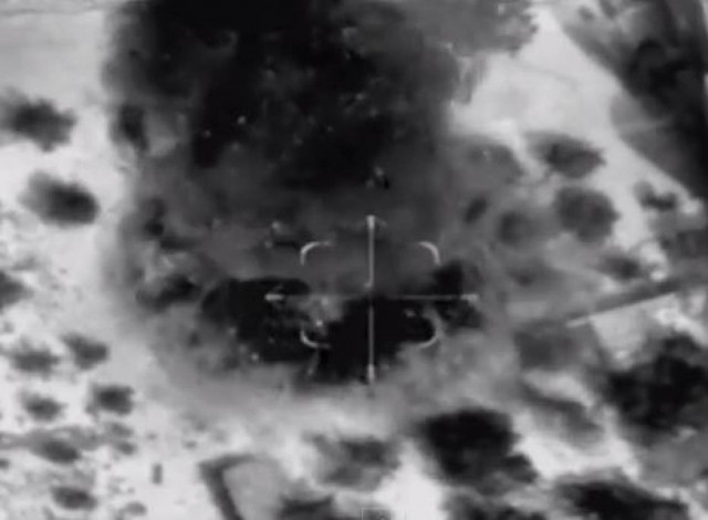 Γάζα: Ισραηλινοί βομβαρδίζουν τούνελ (vid)