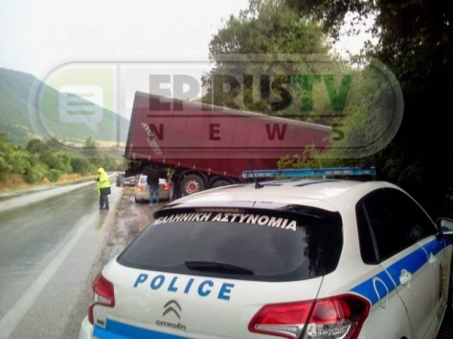 Εκτροπή νταλίκας στην E.O. Ιωαννίνων - Άρτας