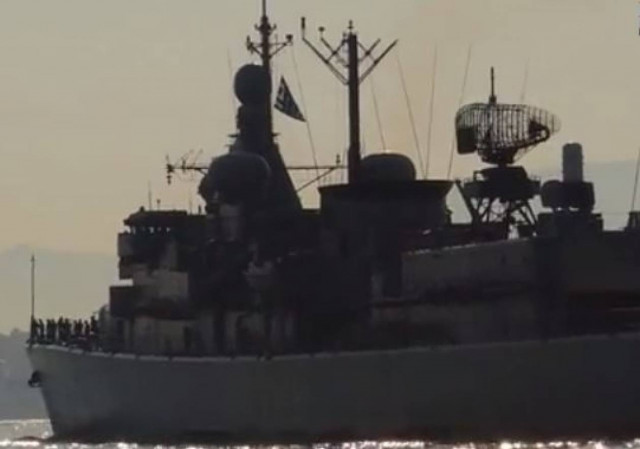 Στο λιμάνι του Πειραιά ο Φ/Γ Νικηφόρος Φωκάς και Α/Τ Λέσβος (vids)