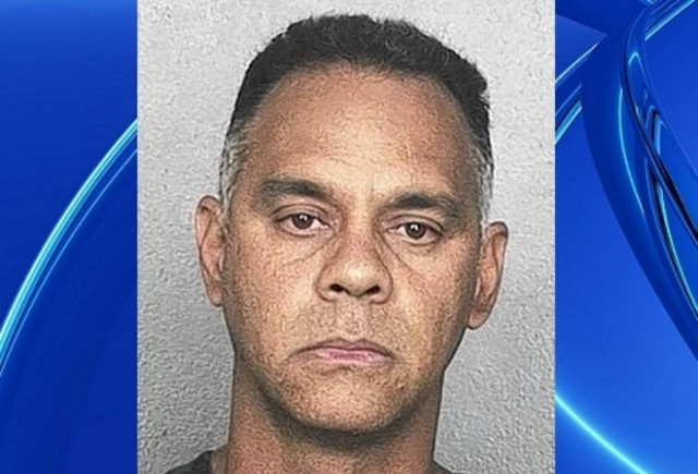 Αστυνομικός έκανε σεξ με ανήλικη μέσα σε περιπολικό! (βίντεο)