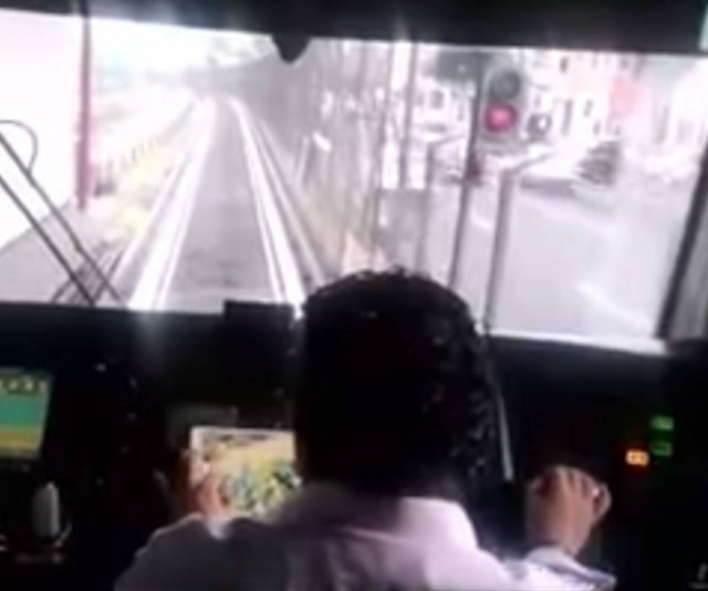 Οδηγός τρένου παίζει... farmville ενώ τρέχει! (βίντεο)