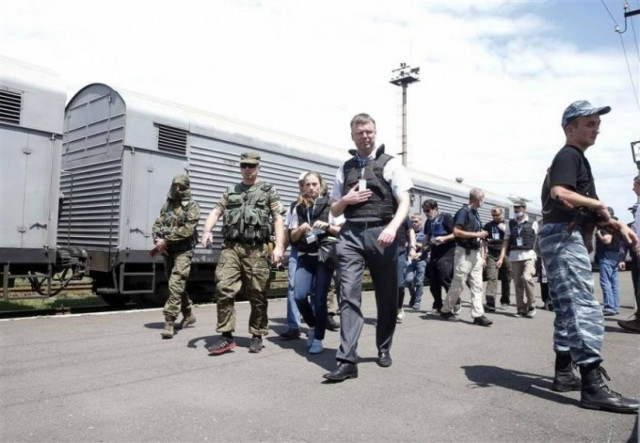 Συνεχίζει το ταξίδι του το τρένο που μεταφέρει τις σωρούς των επιβατών του Boeing 777