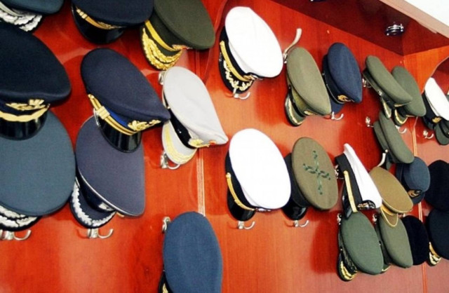 Ένστολοι: Ζητούν από Χαρδούβελη επαναφορά των μισθών στα επίπεδα του 2012