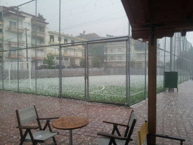 Νάουσα: Προβλήματα από δυνατή καταιγίδα