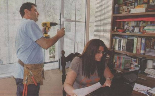 Νέα μόδα: Ενοικιάζονται σύζυγοι για να κάνουν δουλειές του σπιτιού (pics)