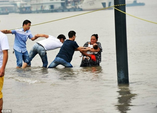 Αποπειράθηκε να αυτοκτονήσει μαζί με το ανάπηρο παιδί της (pics)