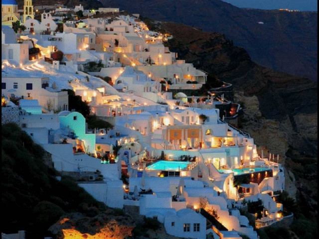 Σαντορίνη: Δεύτερος καλύτερος προορισμός στον κόσμο για ταξίδι του μέλιτος