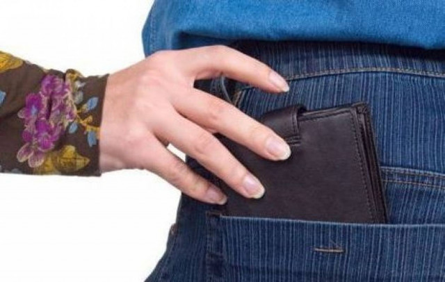 Θεσσαλονίκη: Συνελήφθη 17χρονη που έκλεβε πορτοφόλια