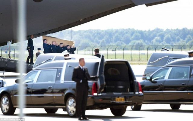 Θρηνεί ολόκληρη η Ολλανδία για τα θύματα της πτήσης MH17 (pics+video)