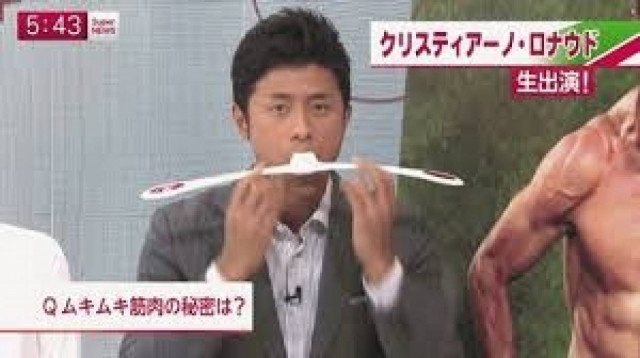 Δημοσιογράφος τρομάζει τον Ρονάλντο! (βίντεο)