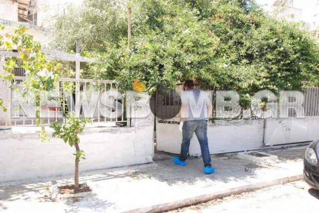 Άγριο έγκλημα στα Καμίνια - Βρέθηκε νεκρός στο σπίτι του (pics)