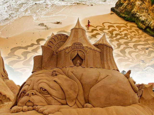 Στην… άμμο χτίζουν «παλάτια» (photos+videos)