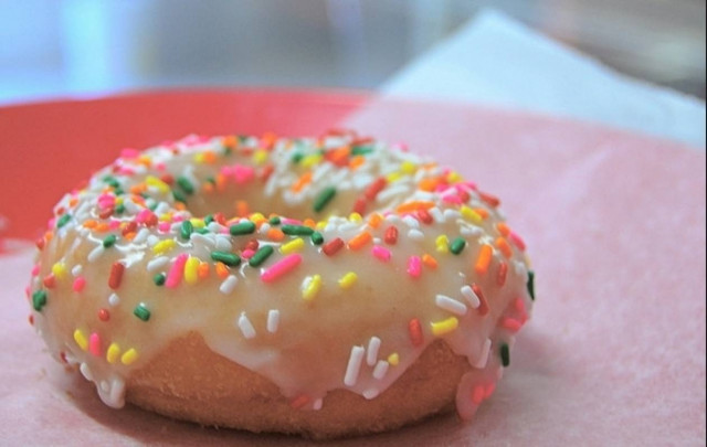 Έδιωξαν 4χρονο από κατάστημα με ντόνατς γιατί ρώτησε... (βίντεο)