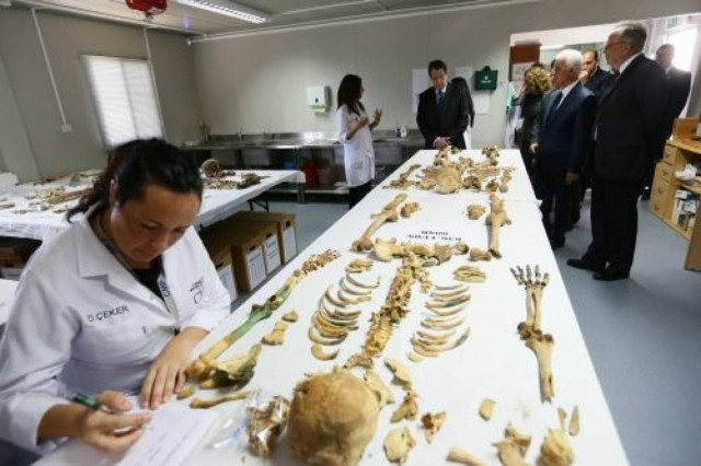 Επίσκεψη Αναστασιάδη-Ερογλου στο ανθρωπολογικό εργαστήρι