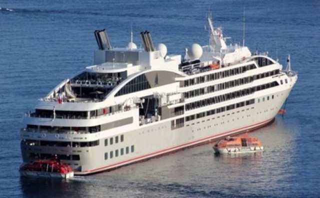 Στον Πειραιά το γαλλικό κρουαζιερόπλοιο Le Soleal