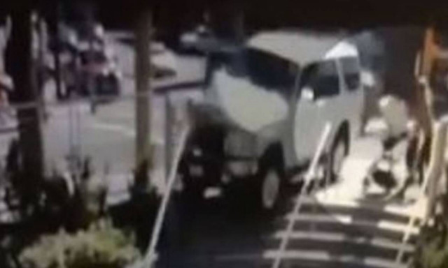 Συγκλονιστικό βίντεο: Μητέρα και παιδί σώθηκαν από θαύμα