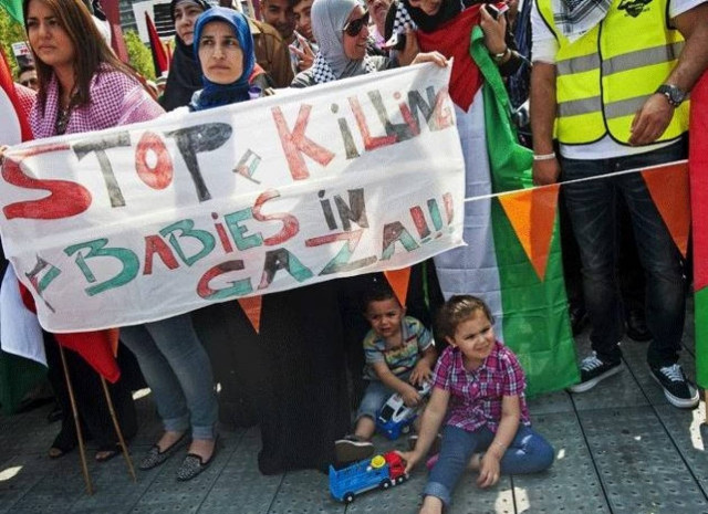 Χιλιάδες άνθρωποι διαδήλωσαν υπέρ των Παλαιστίνιων στο Ρότερνταμ