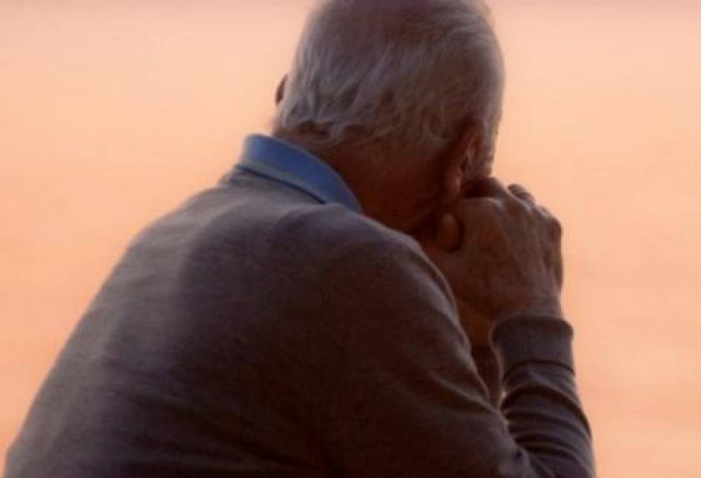 Τοξικομανής έδειρε τον παππού του για να του αποσπάσει χρήματα