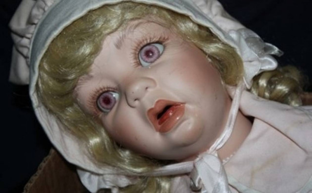 Λύθηκε το μυστήριο με τις ανατριχιαστικές, πορσελάνινες κούκλες