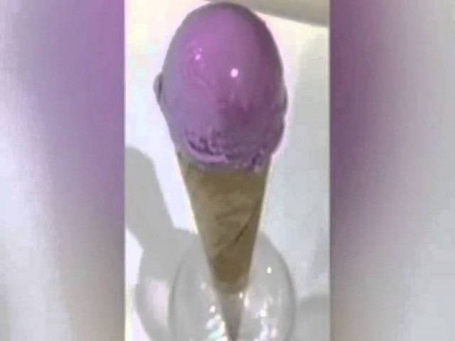 Βαρκελώνη: Το πρώτο παγωτό που αλλάζει… χρώμα! (video)