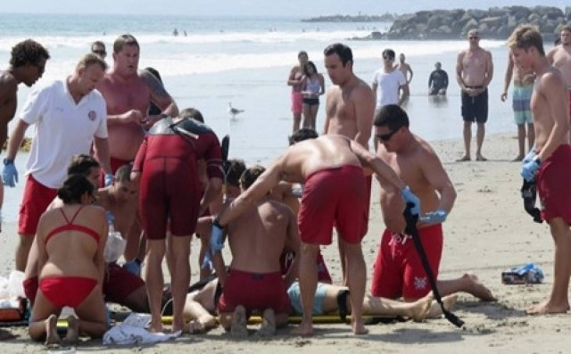 Βίντεο: Κεραυνός χτύπησε στην παραλία - Ένας νεκρός και 13 τραυματίες