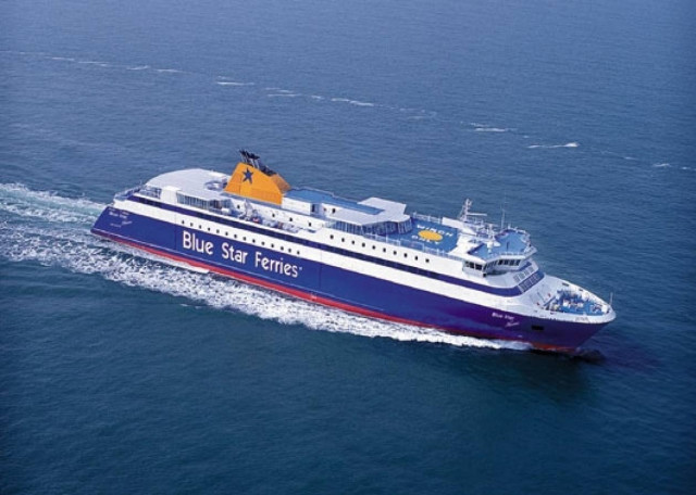 Τήνος: Πρόσκρουση επιβατικού πλοίου σε προβλήτα