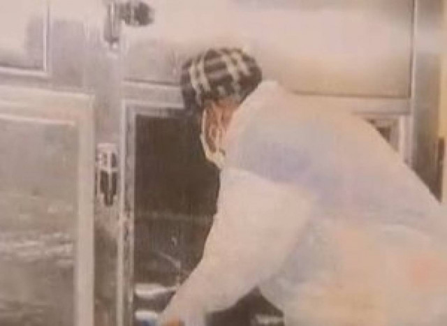 Φρίκη: Έπαθε σοκ με αυτό που ανακάλυψε μέσα σε πτώμα