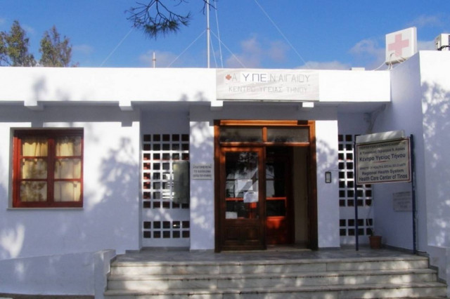 Κυκλάδες: Τροχαίο με τραυματισμό δικυκλιστή στο λιμάνι της Τήνου