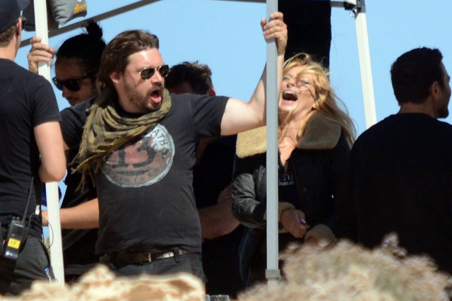 Λιώμα και πάλι η Κέιτ Μος! Καθυστέρησε ολόκληρο αεροπλάνο (pics)