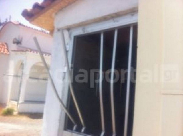 Τρίπολη: Ιερόσυλοι έκλεψαν μέχρι και την κολυμπήθρα! (photos)