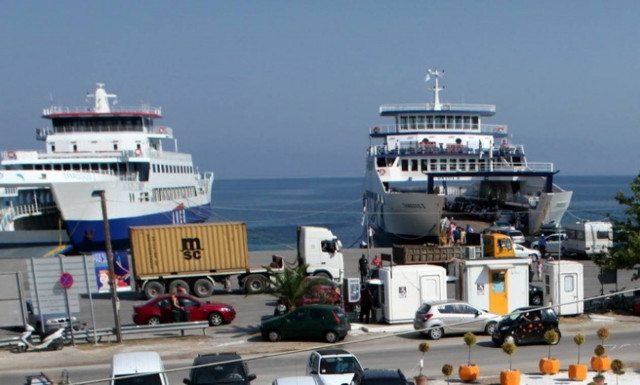 Τροχαίο με ελαφρύ τραυματισμό στο λιμάνι της Θάσου