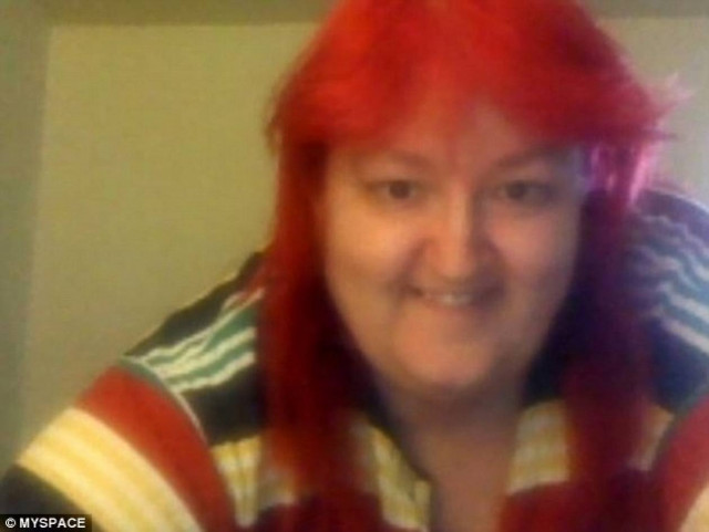 Σεξουαλικό... παιχνίδι: Τον είχε δεμένο με λουρί και τον έκανε βόλτες! (pics)