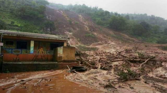 Ινδία: Οι φόβοι πως οι νεκροί από κατολίσθηση στην περιοχή Πούνε θα ξεπεράσουν τους 150