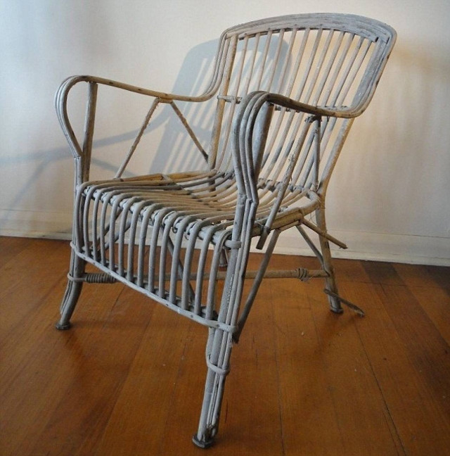 Πωλείται στοιχειωμένη καρέκλα! (pics)