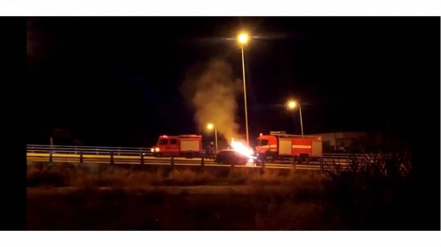 Κρήτη: Αυτοκίνητο τυλίχθηκε στις φλόγες εν κινήσει