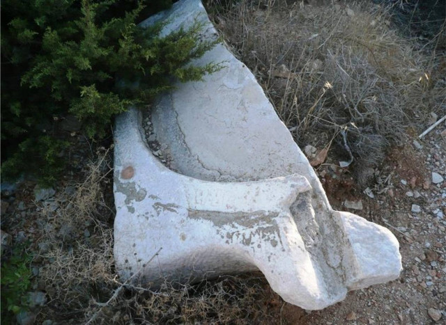 Αντίπαρος: Συνελήφθη ζευγάρι αλλοδαπών για ναρκωτικά,όπλα και αρχαία αντικείμενα (pics)