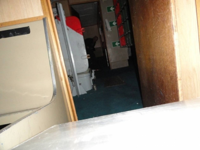 Φάντασμα με… τσεκούρι εμφανίστηκε σε πολεμικό πλοίο! (photos)