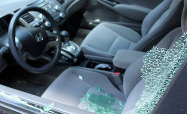 Αγία Μαρίνα: Άγνωστοι έσπασαν αυτοκίνητα