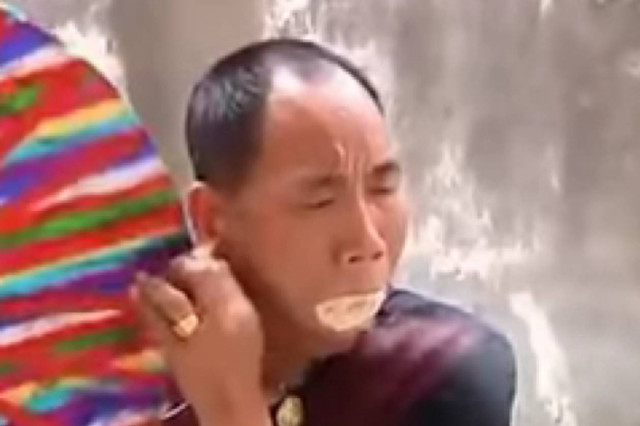 Κίνα: Πετάει φωτιές με τη δύναμη του μυαλού και… πριονίδια! (video)