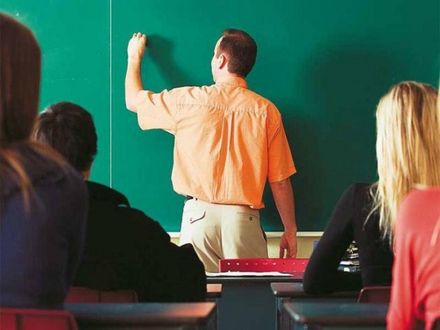 Στον αέρα οι πίνακες των αναπληρωτών