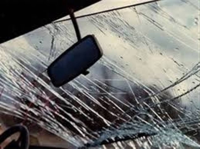 Θεσσαλονίκη: Δέντρο έπεσε σε σταθμευμένα αυτοκίνητα