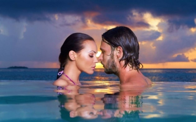 Σεξ στην παραλία ή τη θάλασσα: Οι 6 λόγοι που οι γιατροί λένε «όχι»